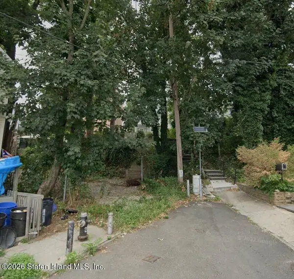 2 Gordon Street, Staten Island, NY 10304
