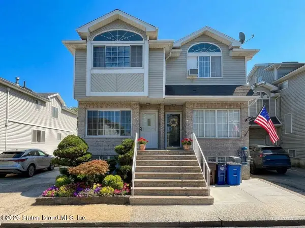 25 Latourette Lane, Staten Island, NY 10314