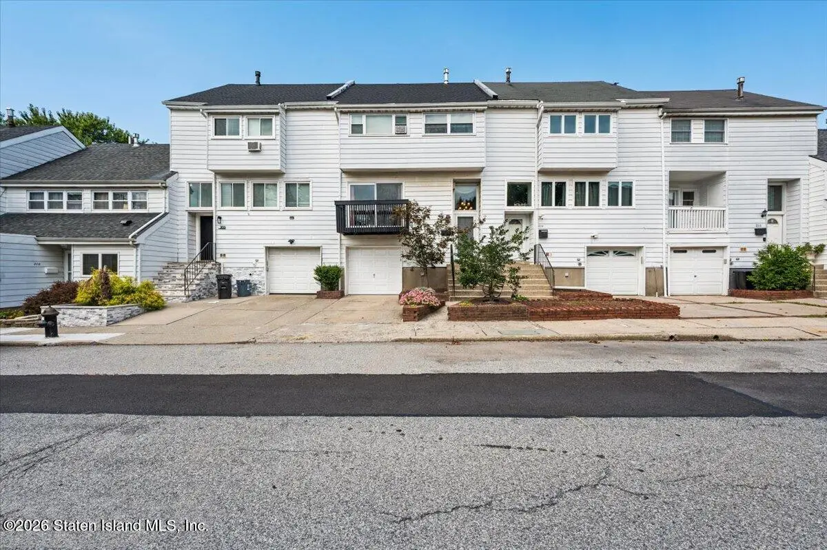 207 Dover Green, Staten Island, NY 10312 - #1