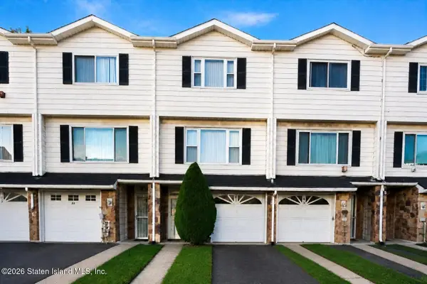 41 Carlyle Green, Staten Island, NY 10312
