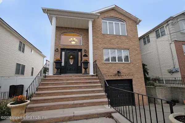 17 Samantha Lane, Staten Island, NY 10309