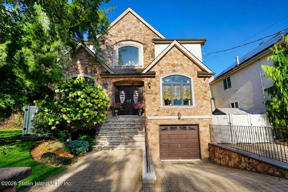 131 S Goff Avenue, Staten Island, NY 10309 - #1