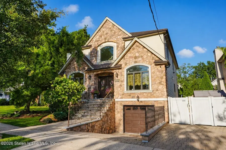 131 S Goff Avenue, Staten Island, NY 10309 - #3