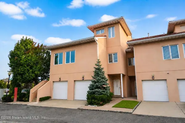 5 Harbour Court, Staten Island, NY 10308