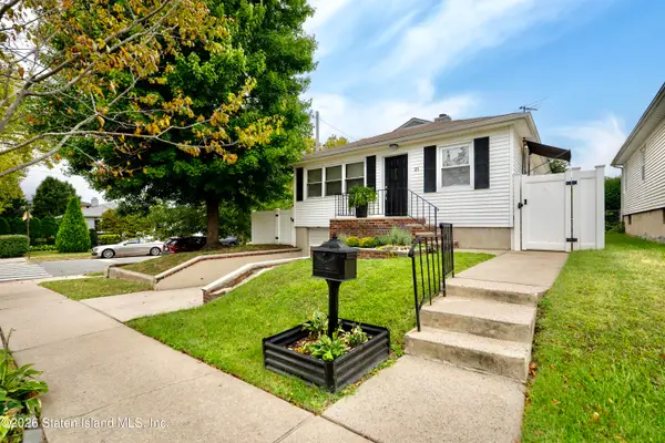 21 Bellhaven Place, Staten Island, NY 10314