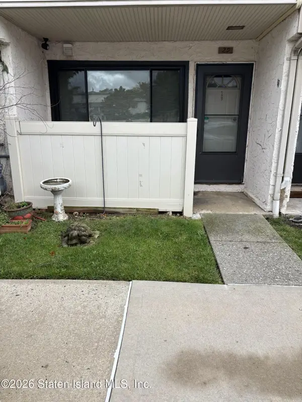29 Winding Woods Loop, Staten Island, NY 10307