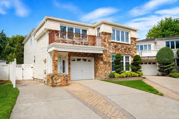 38 Mulberry Circle, Staten Island, NY 10314