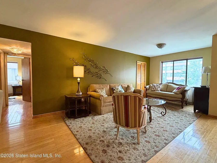 75 Essex Drive #2e, Staten Island, NY 10314 - #3