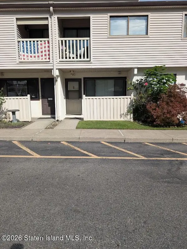171 Winding Woods Loop, Staten Island, NY 10307