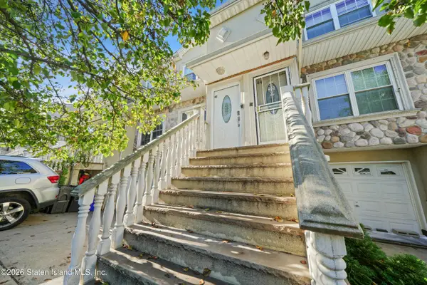 42 Dartmouth Loop, Staten Island, NY 10306