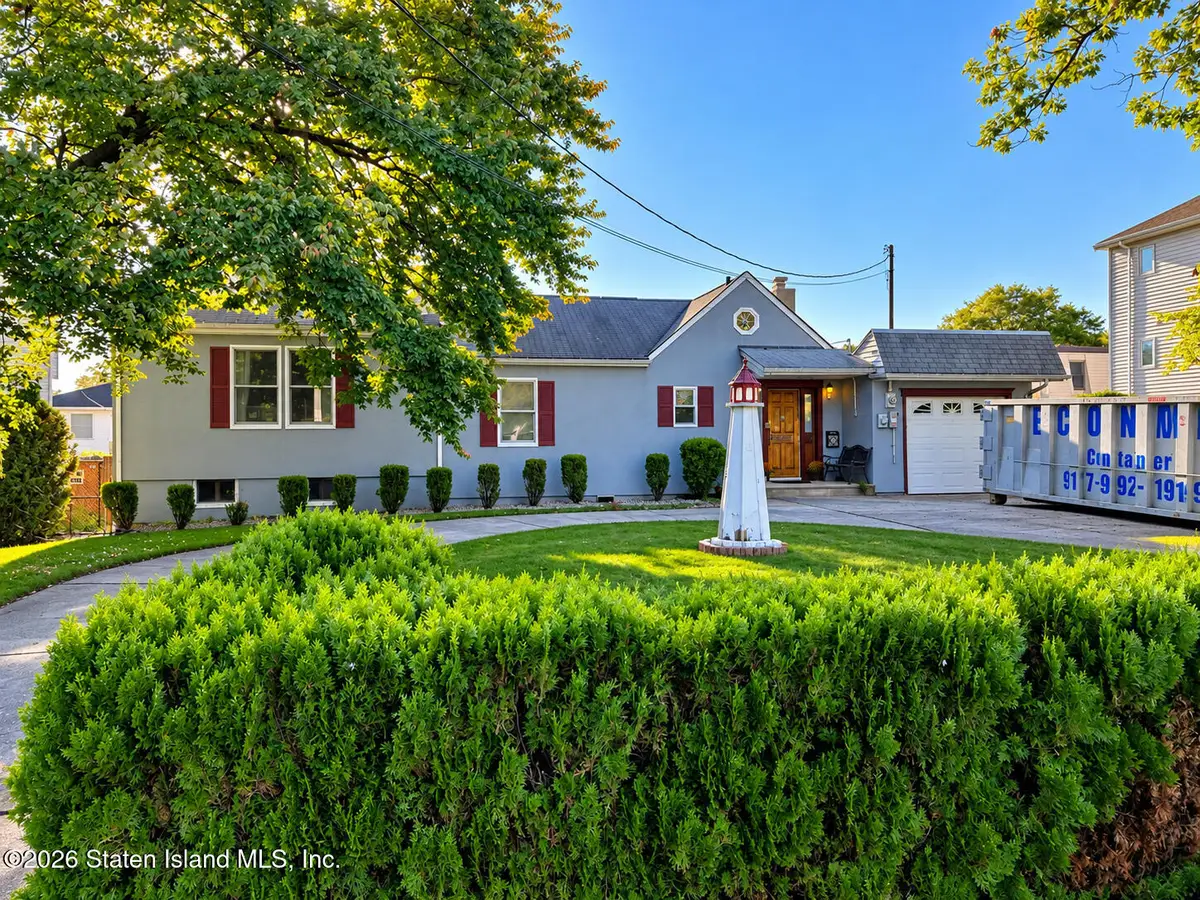 514 Drumgoole Road E, Staten Island, NY 10312 - #1