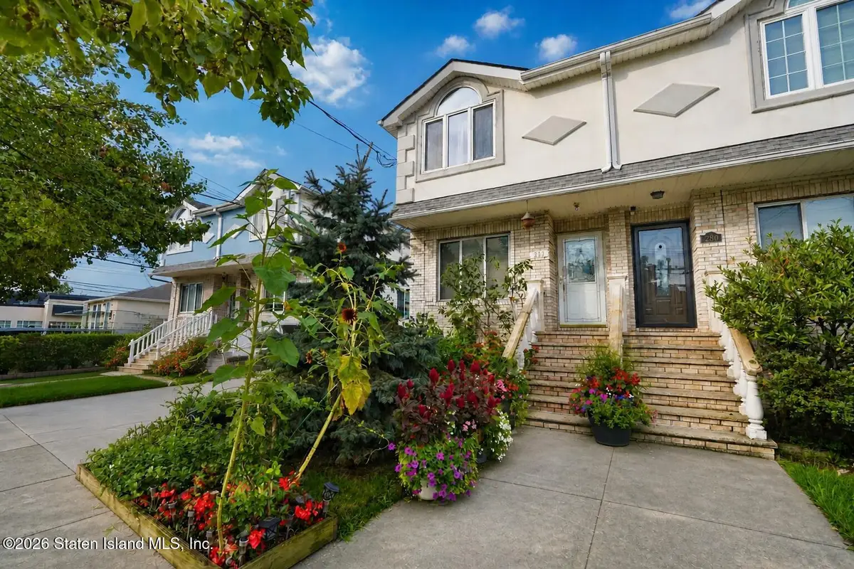 282 Seguine Avenue, Staten Island, NY 10309 - #1