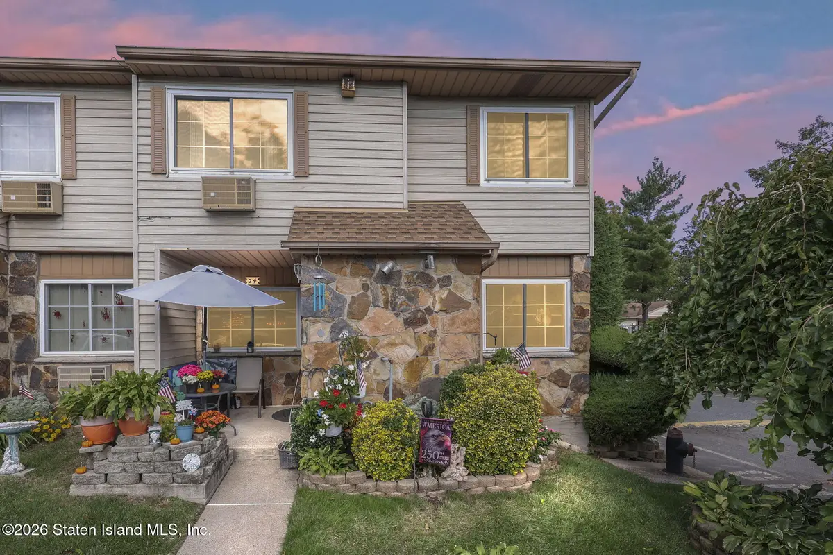 24 Lynn Court #84, Staten Island, NY 10314 - #1