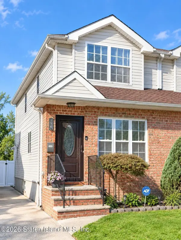 196 Llewellyn Place, Staten Island, NY 10310