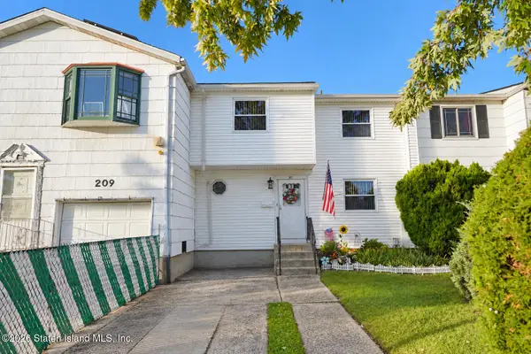 207 Regis Drive, Staten Island, NY 10314