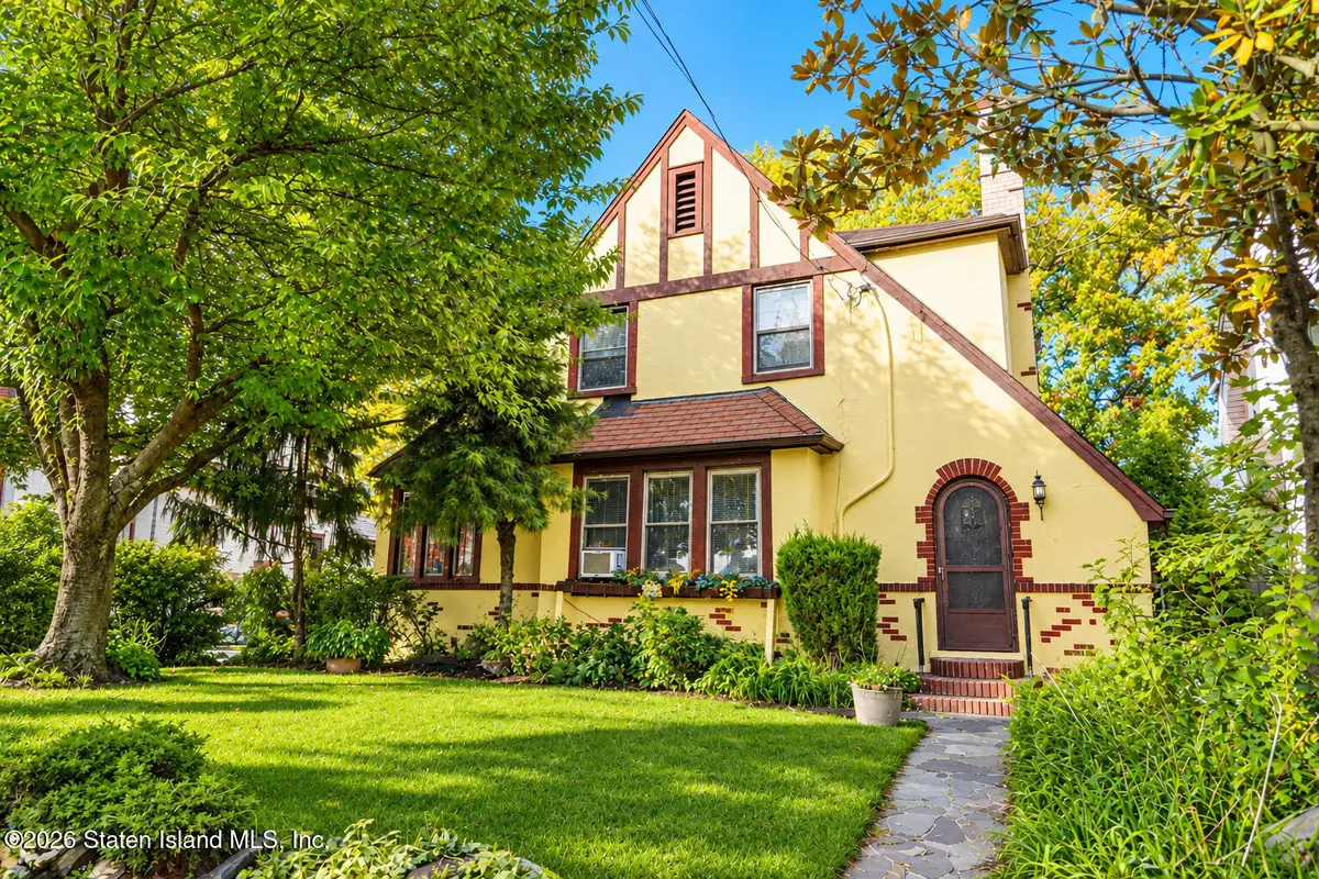 795 W Fingerboard Road, Staten Island, NY 10305 - #1