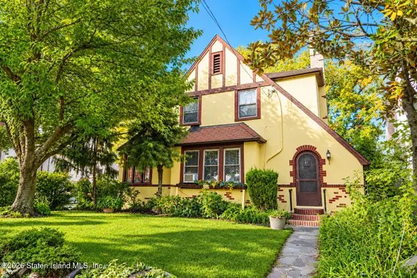 795 W Fingerboard Road, Staten Island, NY 10305