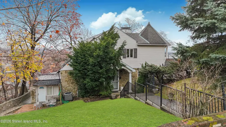 45 E Loop Road, Staten Island, NY 10304 - #3