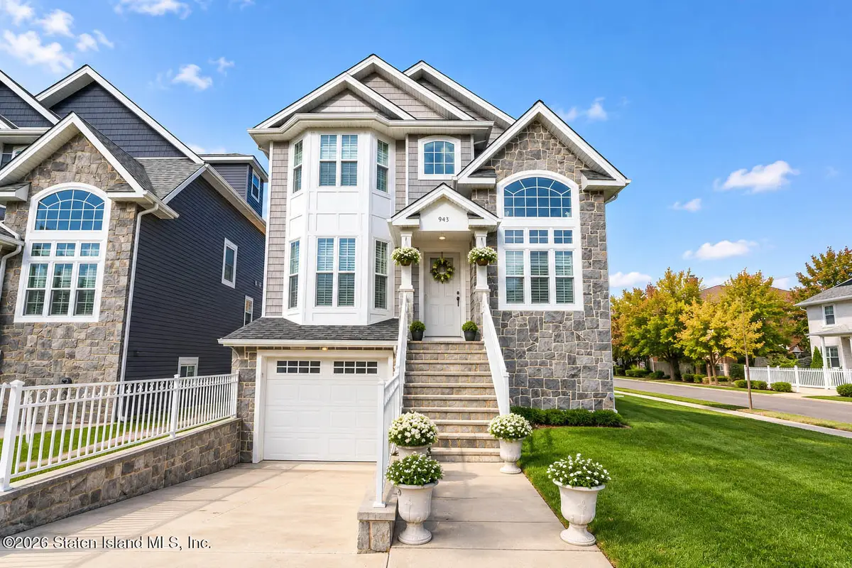 945 Ionia Avenue, Staten Island, NY 10309 - #1