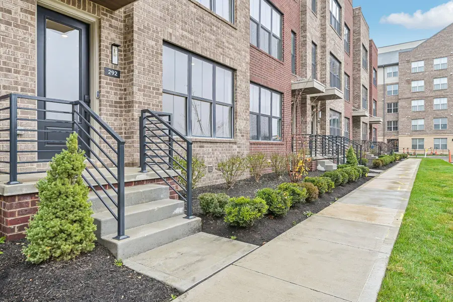 292 Dickenson Street, Columbus, OH 43215 - Image #3