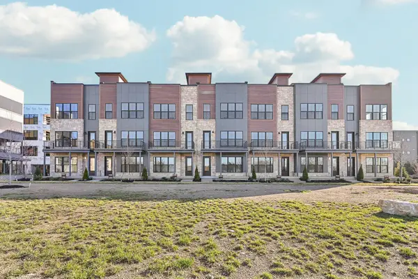 2262 Quarry Trails Drive, Columbus, OH 43228