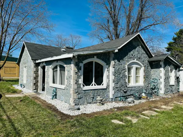 318 W Front Street, New Holland, OH 43145