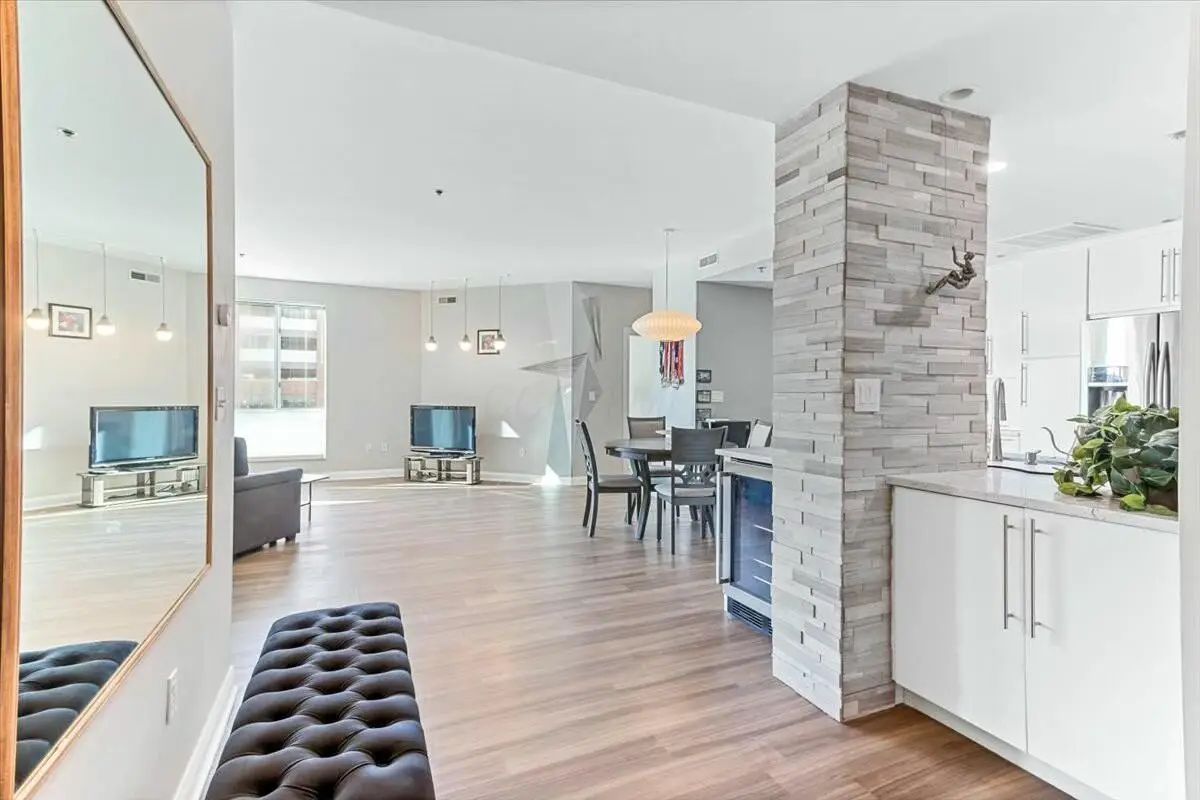 196 S Grant Avenue, Columbus, OH 43215 - Image #1