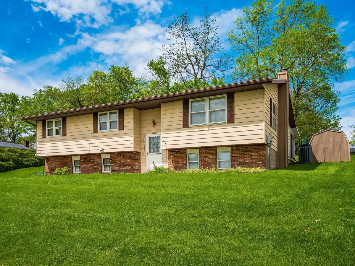 3208 Lakewood Drive, Zanesville, OH 43701 - Image #1
