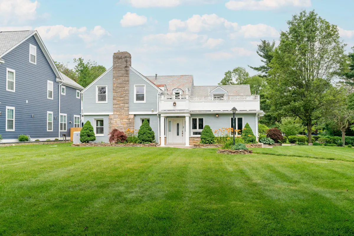 2738 E Broad Street, Columbus, OH 43209 - Image #1