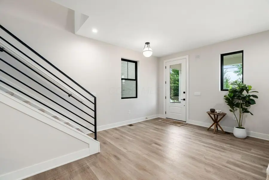 546 W Town Street, Columbus, OH 43215 - Image #2