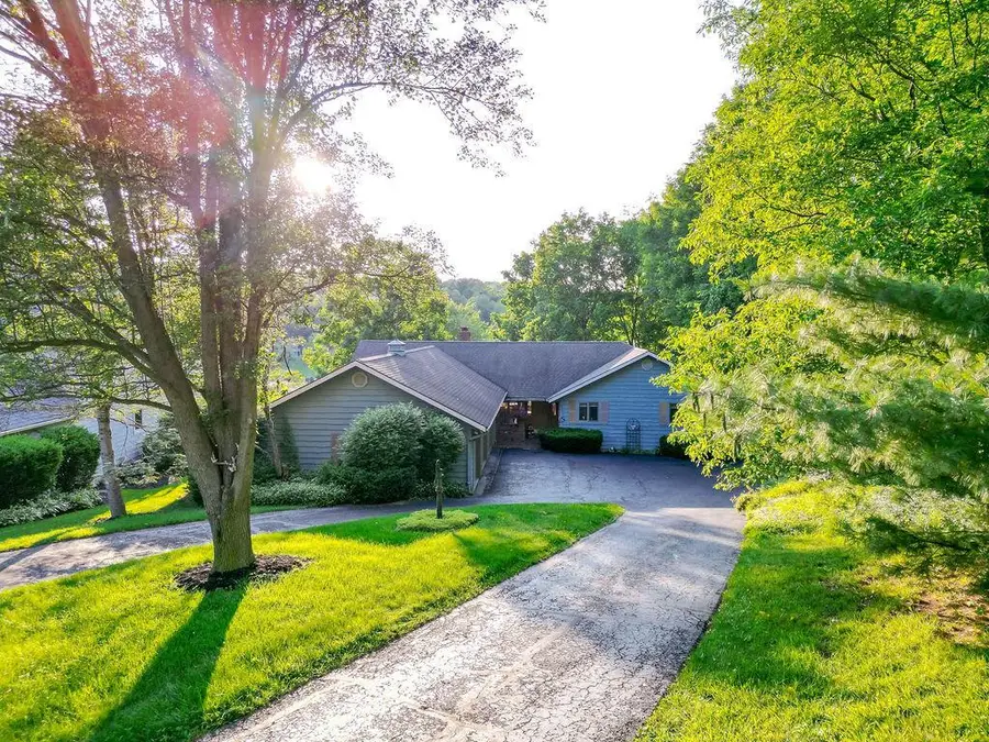 665 Highland Hills Drive, Howard, OH 43028 - Image #2