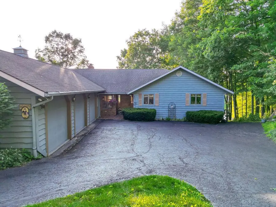 665 Highland Hills Drive, Howard, OH 43028 - Image #3