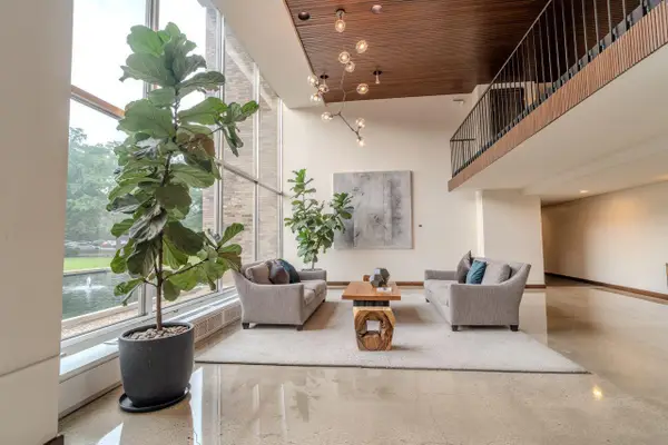 1000 Urlin Avenue, Columbus, OH 43212