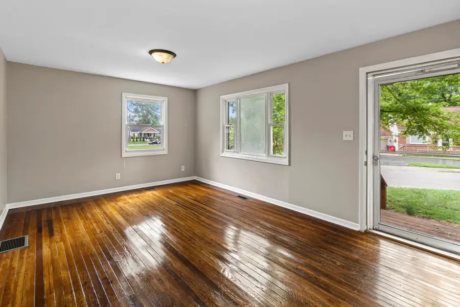 5542 Emerson Avenue, Worthington, OH 43085 - Image #2