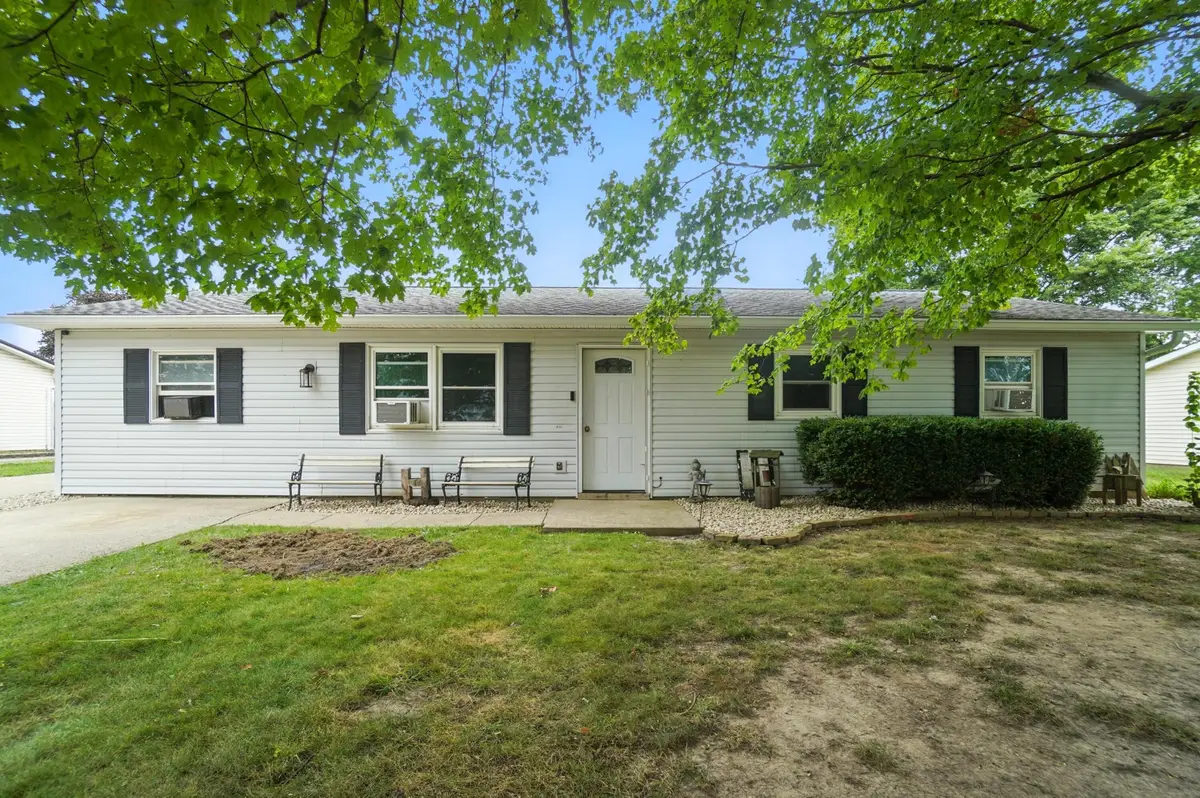 328 Woodsview Drive, Jeffersonville, OH 43128 - Image #1