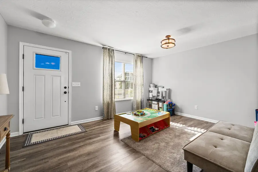 585 Weaver Ridge Drive, Marysville, OH 43040 - Image #2