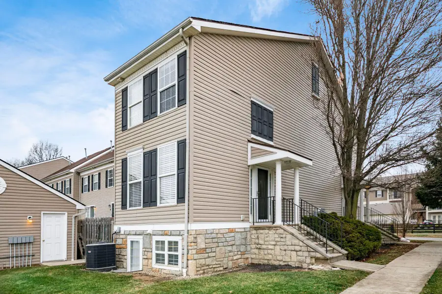 6395 Nottinghill Trail Drive, Canal Winchester, OH 43110 - Image #2