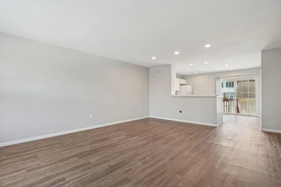 1152 Kinneton, Columbus, OH 43228 - Image #2