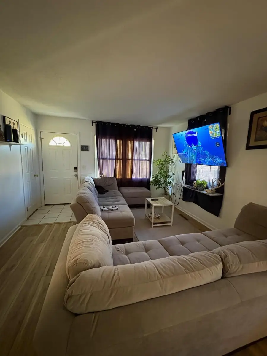 5246 Eisenhower Road, Columbus, OH 43229 - Image #2