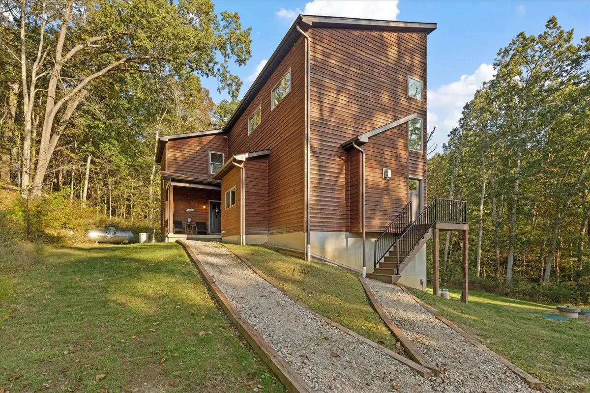 18004 Buckingham Road, Logan, OH 43138 - Image #1