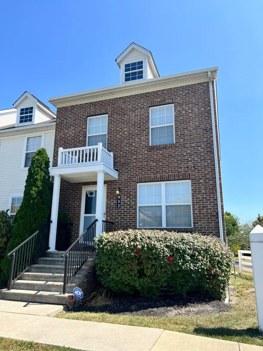 952 Hartford Village Boulevard, Columbus, OH 43228 - Image #2