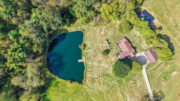 19625 County Road 6, Coshocton, OH 43812