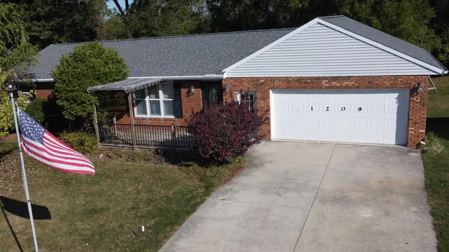 1209 Firethorn Drive, Bellefontaine, OH 43311 - Image #2