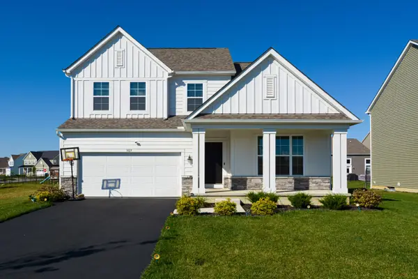 107 Silver Pine Lane, Lewis Center, OH 43035