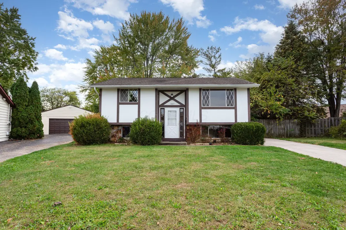 1687 Brookfield Square S, Columbus, OH 43229 - Image #1