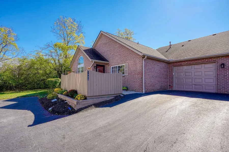 1948 S Farmbrook Creek S, Grove City, OH 43123 - Image #2