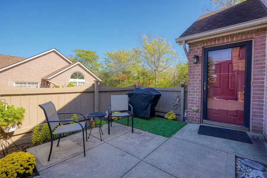 1948 S Farmbrook Creek S, Grove City, OH 43123 - Image #3