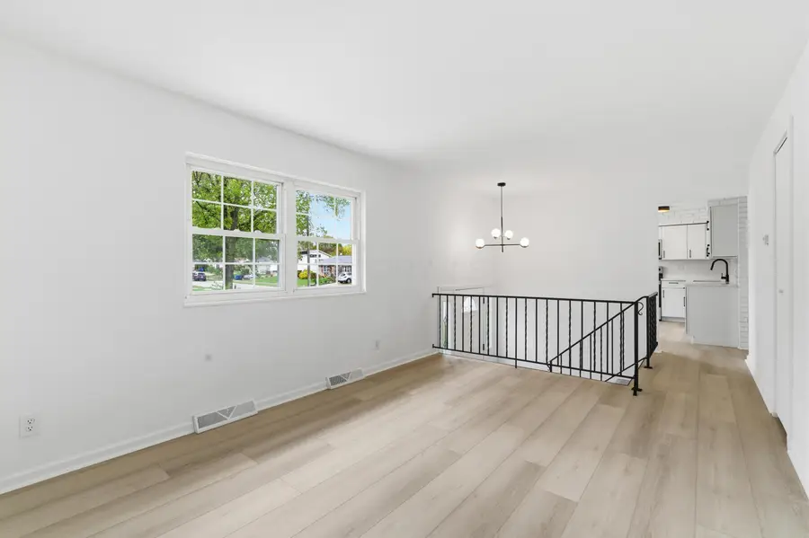 388 Elkwood Place, Columbus, OH 43230 - Image #2