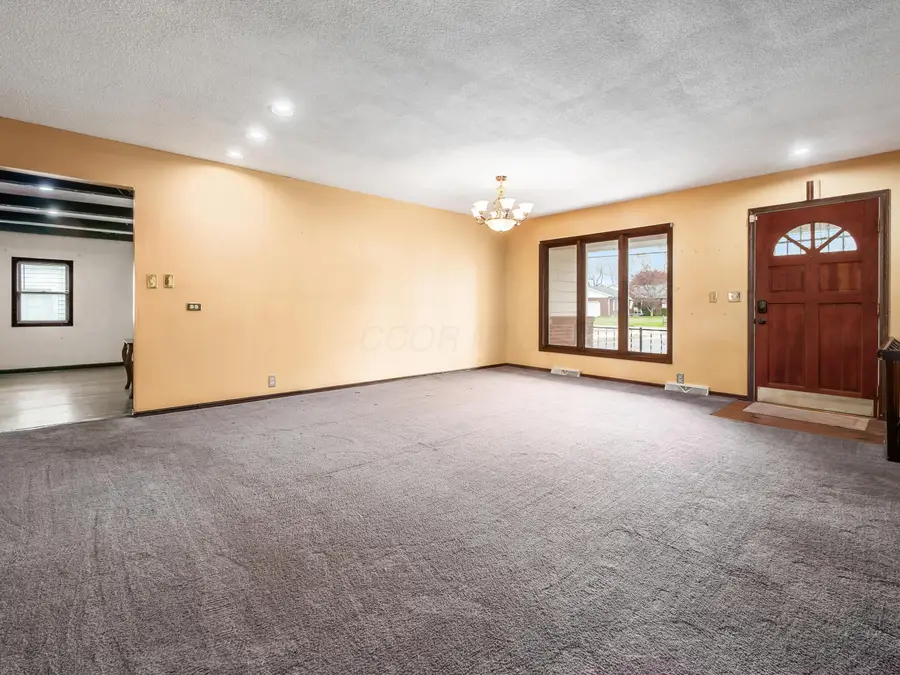 217 N Vernon Avenue, Newark, OH 43055 - Image #2