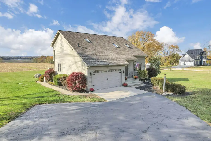 12171 Shell Beach Road Ne, Thornville, OH 43076 - Image #2